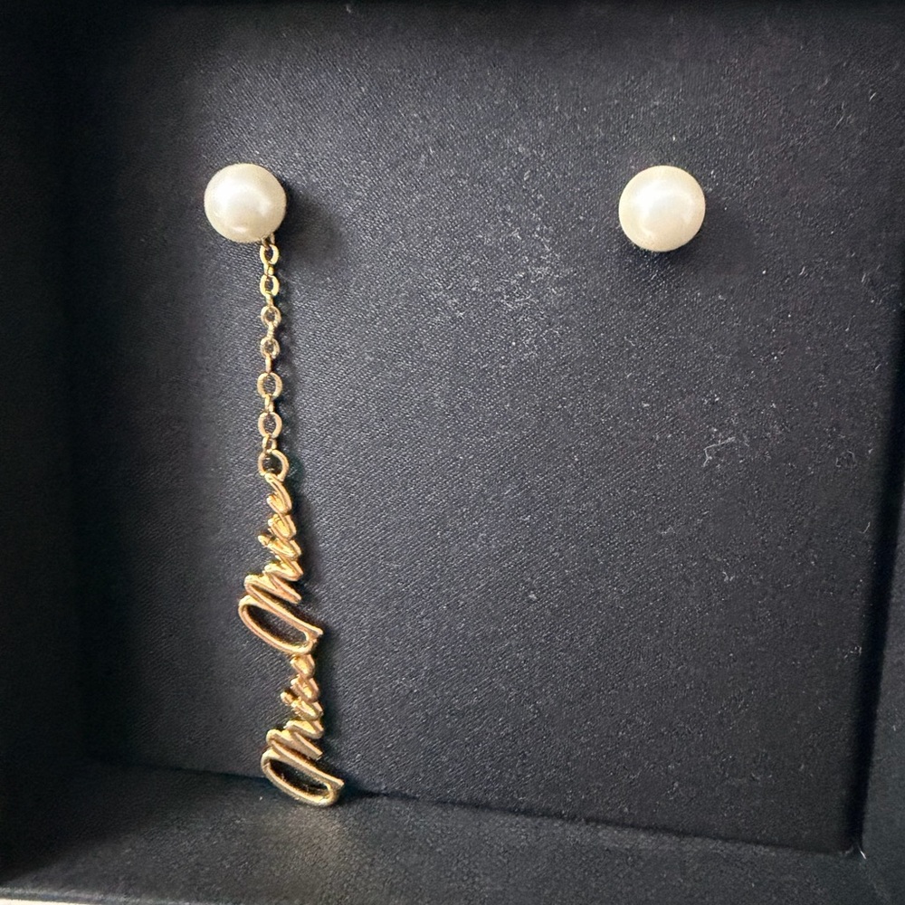 Chic MIU MIU Gold and Cream Pearl Earrings